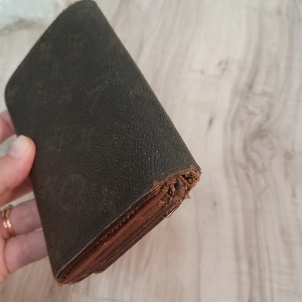 Louis Vuitton LV Portefeuille Tresor Bifold Wallet Medium Monogram Brown Purse